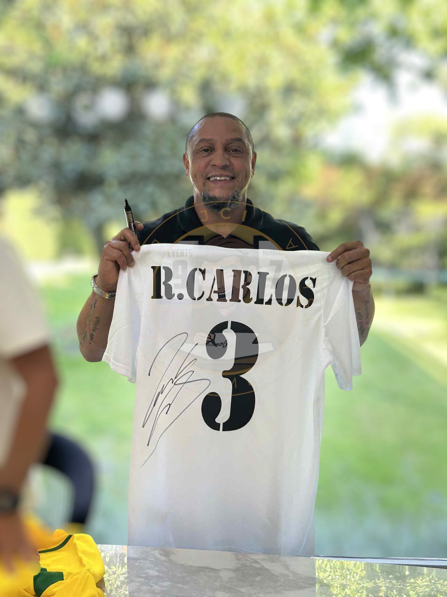 Roberto Carlos hand signed Real Madrid shirt