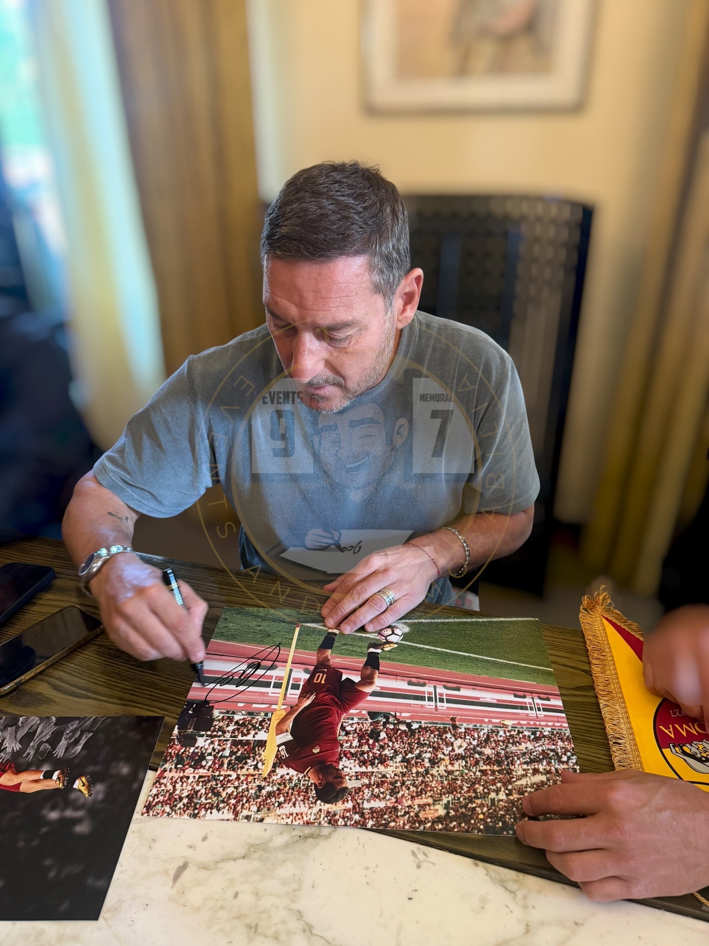 Francesco Totti Hand signed 16x12 image - Framed