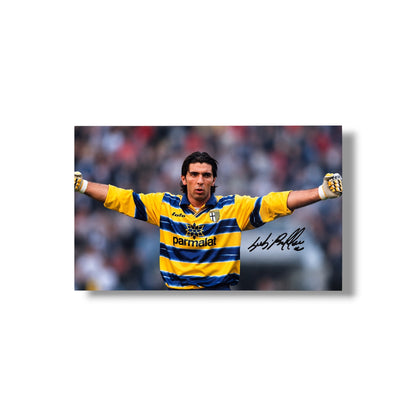 Gianluigi Buffon Hand signed 16x12 Image