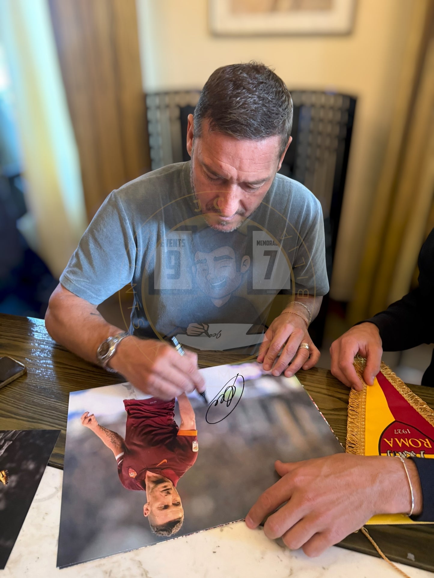 Francesco Totti Hand signed 16x12 Image - Framed