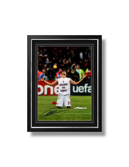 Kaka Hand signed 16x12 image - Framed